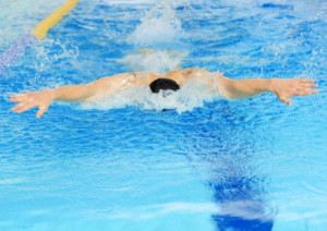 水泳のフォームチェック（ターンなど）は水中で動きを確認するのがポイント
